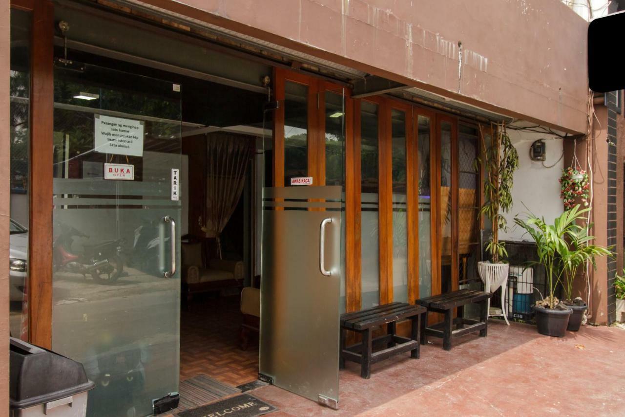 Reddoorz Syariah At Taman Bendungan Asahan Jakarta Exterior photo